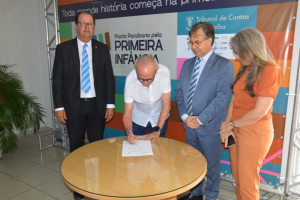 João Pessoa adere ao Pacto pela Primeira Infância em ato com presença de crianças