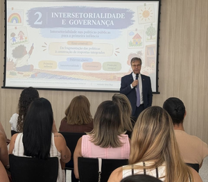 Fábio Nogueira destaca avanço dos investimentos na primeira infância durante capacitação em Campina Grande