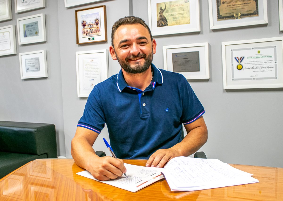 Prefeito de Curral de Cima - Adjamir Souza da Silva