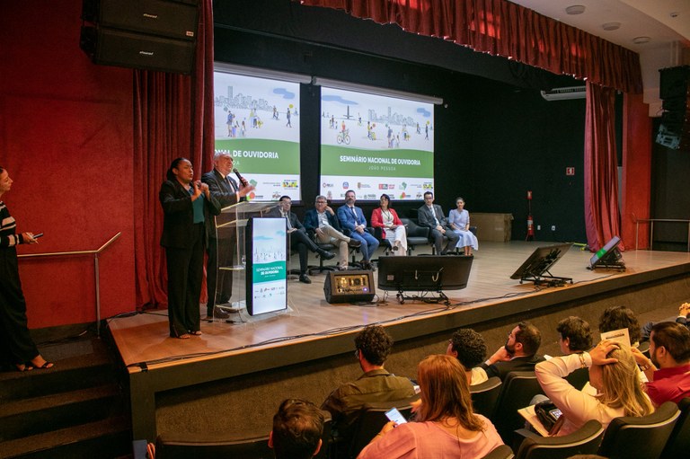 Presidente do TCE-PB participa de seminário nacional e destaca ouvidorias como canal de acesso à sociedade