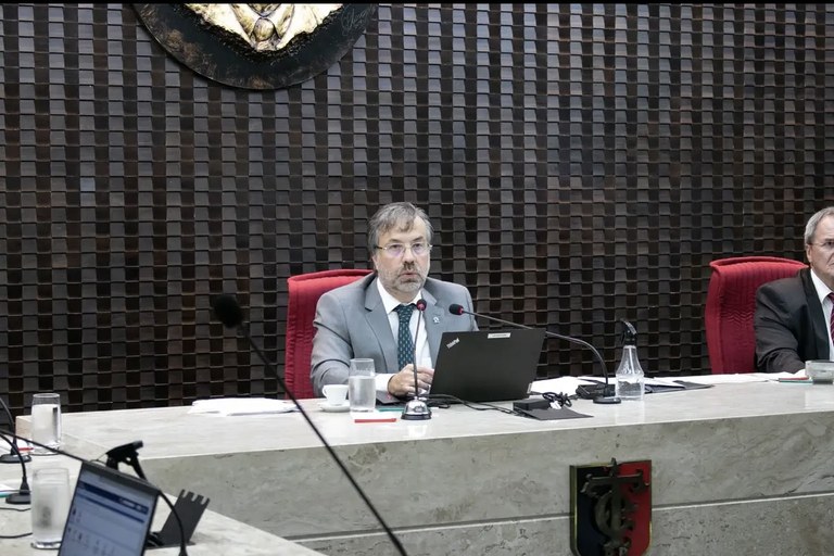 Pleno do TCE-PB aprova voto de aplauso à turma de aspirantes da Polícia Militar de 1996