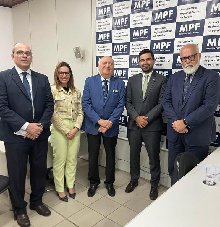 Presidente do TCE-PB discute colaboração no processo eleitoral em reunião com representante do MPF