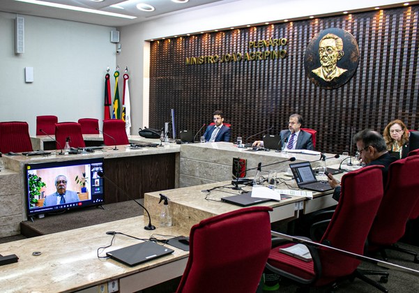 1ª Câmara do TCE-PB concede prazo a ex-secretários para justificar gastos irregulares na frota do Estado