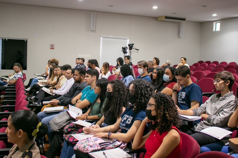 Estudantes da UFPB visitam TCE-PB e acompanham sessão de julgamentos