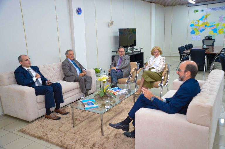 Presidente do TCE-PB faz visita institucional ao TRE