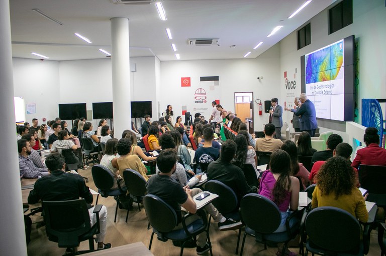 Alunos de Direito da UFPB conhecem ritos processuais e inovações tecnológicas do TCE