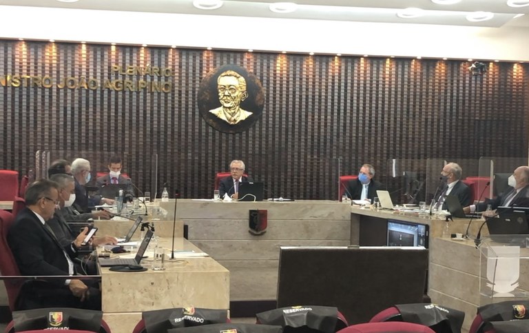 Pleno do TCE nega recurso de ex-gestores e concede prazo a município para justificar falta de transparência