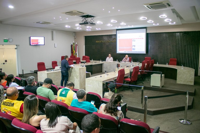 Agentes de saúde recorrem ao TCE contra más condições de trabalho, desrespeito ao piso e contrato de temporários