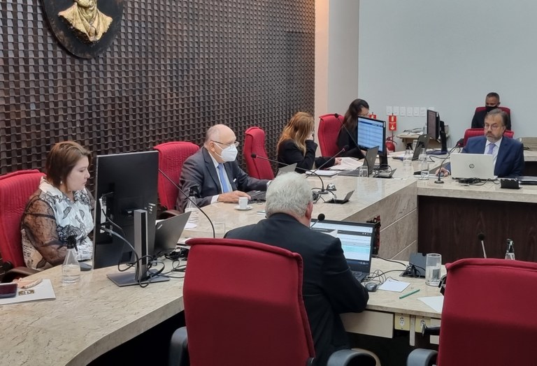 Quatorze contas de legislativos municipais relativas a 2021 são julgadas regulares pela 1ª Câmara do TCE