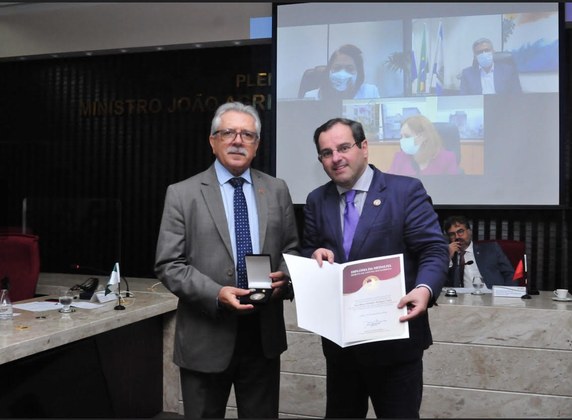 Presidente Fernando Catão é homenageado com a Medalha de Mérito Rui Barbosa