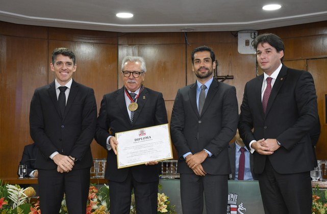 Câmara de João Pessoa entrega medalha e Título de Cidadania ao conselheiro Fernando Catão