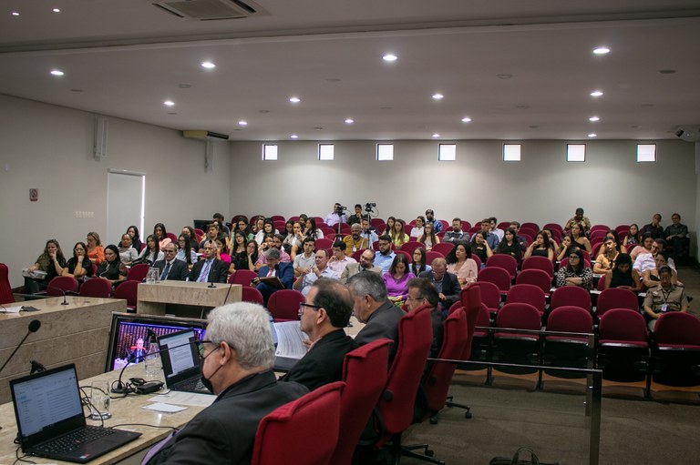 Estudantes do curso de Direito da Unipê conhecem atividades do TCE e assistem julgamento de contas