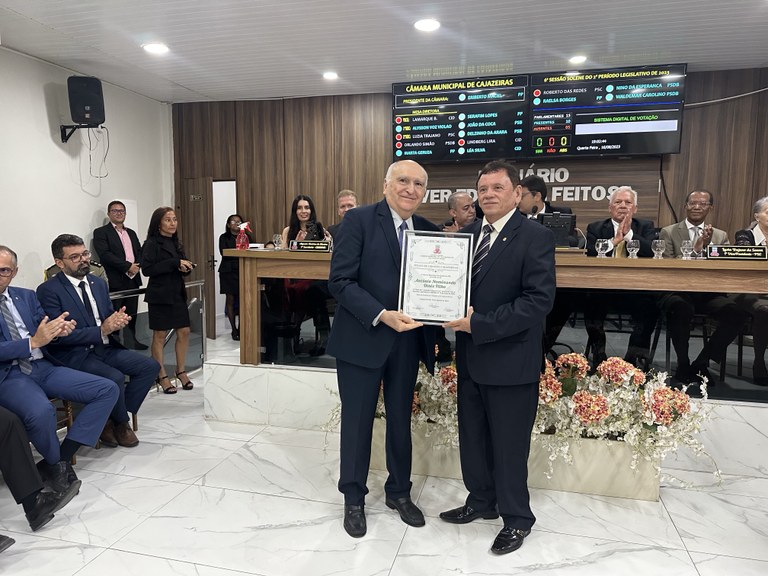 Presidente do TCE-PB é homenageado com título de cidadão e medalha pela Câmara Municipal de Cajazeiras