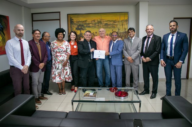 Vereadores de Campina Grande visitam presidVereadores de Campina Grande visitam presidente do TCE e comunicam “Moção de Aplausos” aprovadaVereadores de Campina Grande visitam presid