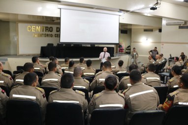 Auditor de controle externo do TCE-PB profere aula inaugural no curso de aperfeiçoamento para oficiais