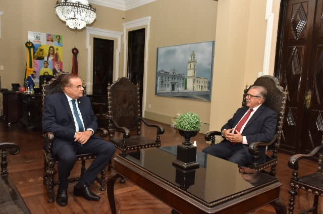 Presidente do TCE-PB faz visita institucional ao governador em exercício no Palácio da Redenção