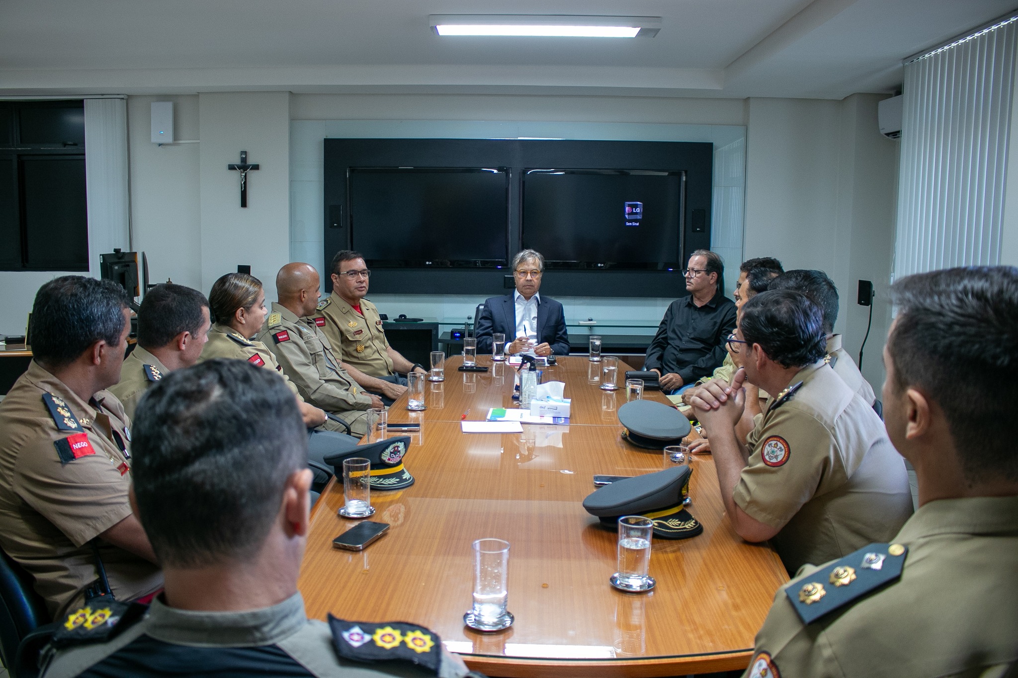 Presidente Fábio Nogueira recebe visita institucional do Corpo de Bombeiros Militar da PB