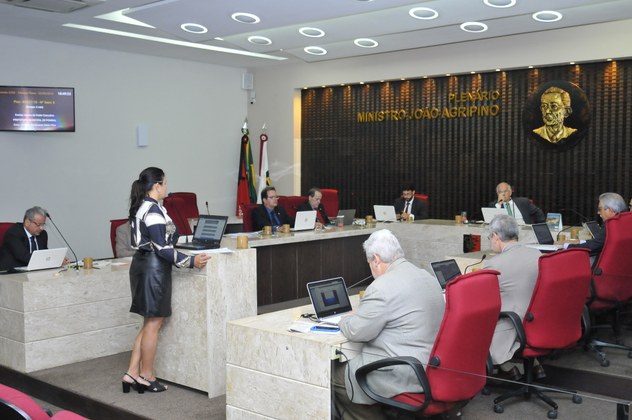 TCE rejeita contas de Prefeitura e conclui decisão que imputa débito de R$ 3,7 mi a gestor da Cruz Vermelha