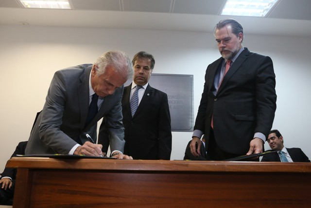 Atricon, CNJ e TCU se unem por solução para obras paralisadas