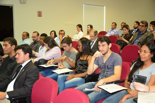 Sessão plenária do TCE tem presença de alunos de Ciências Contábeis do Iesp