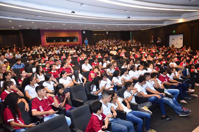 Mais de 300 estudantes visitam TCE-PB e inauguram temporada 2019 do Projeto Escola e Cidadania