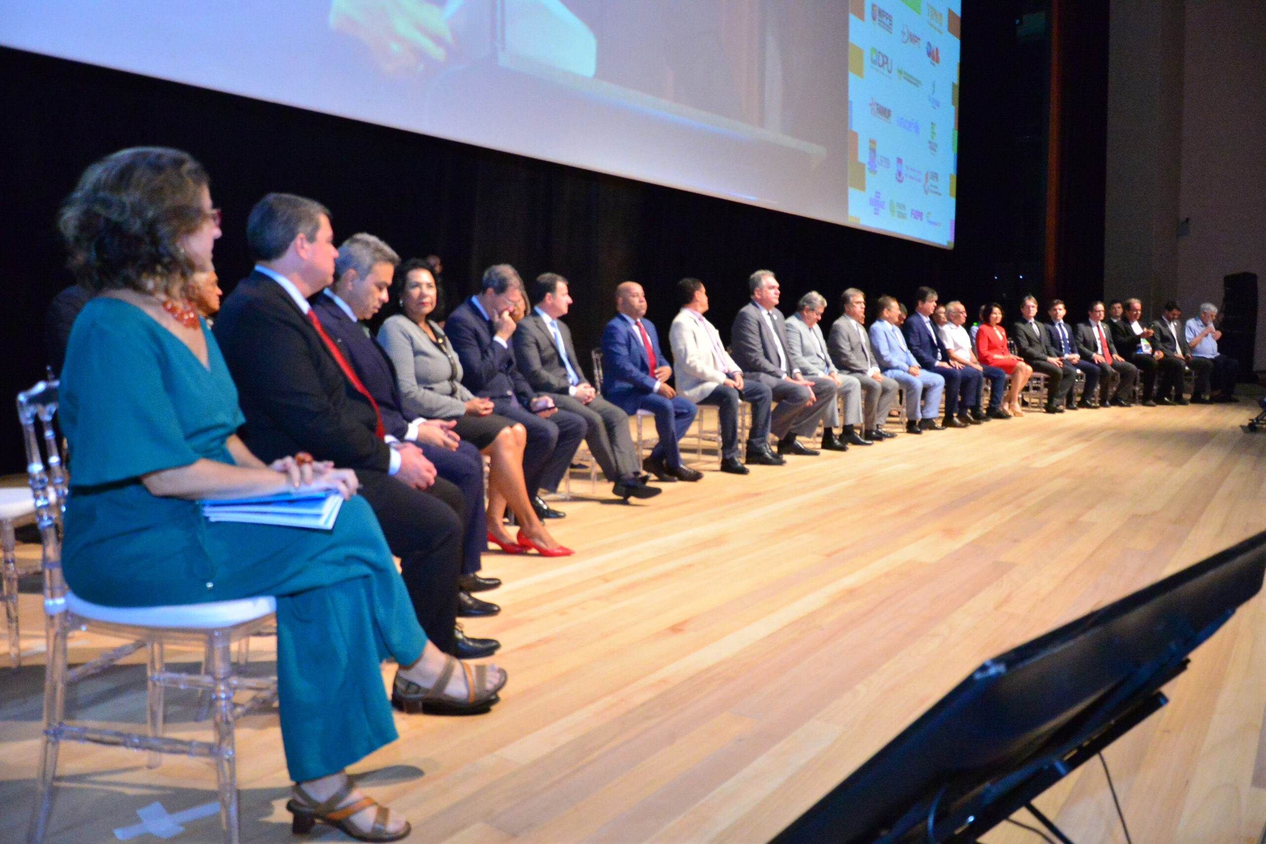 Assinatura de Pacto pela Primeira Infância termina com palestras e autoridades destacam iniciativa do TCE-PB