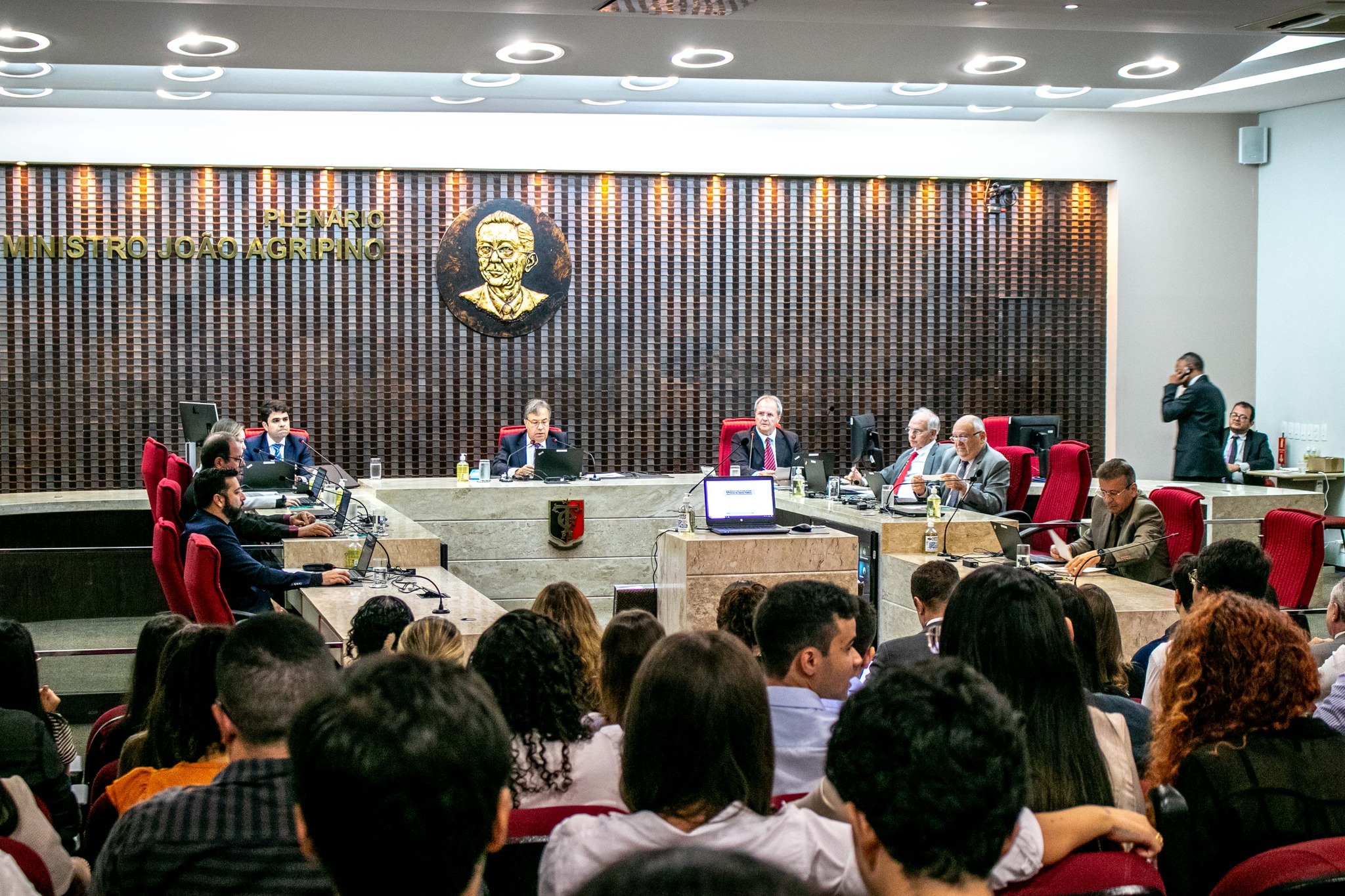 TCE-PB responde consulta, rejeita embargos e emite pareceres pela aprovação das contas de cinco prefeituras