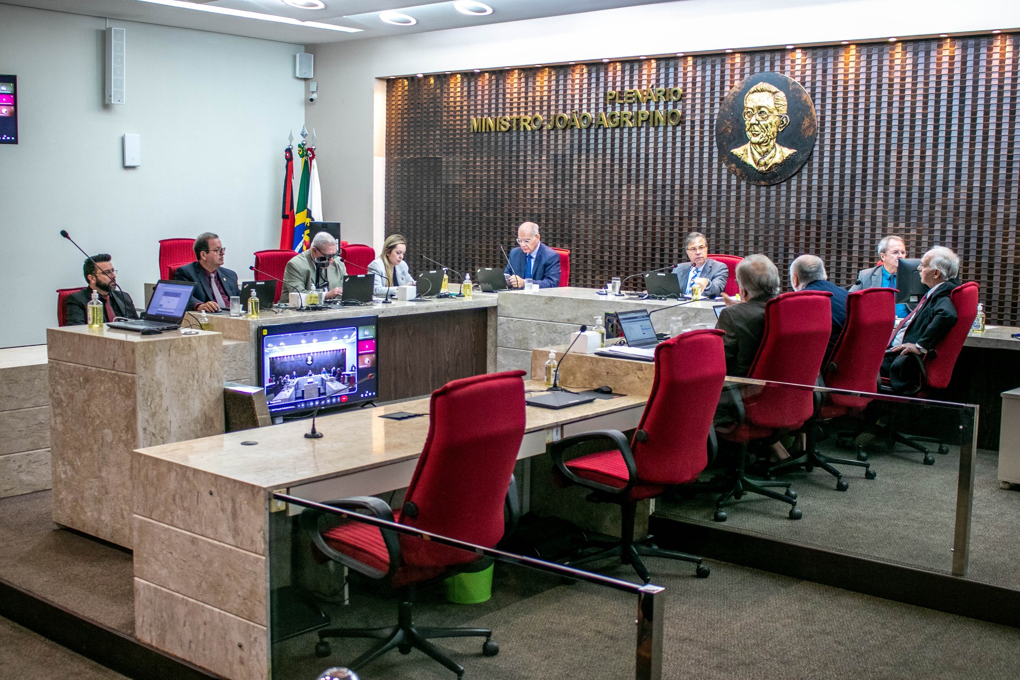 TCE-PB adverte prefeitos sobre contratações temporárias e alerta a respeito de prazos para formalização de Pacto