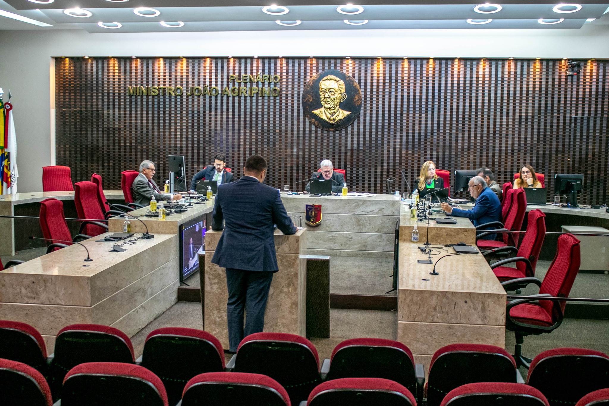 Uma Câmara Municipal e um Instituto de Previdência têm contas  anuais aprovadas