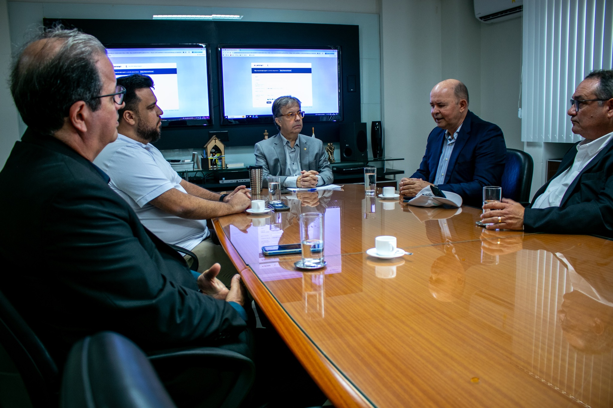 Presidente do TCE-PB recebe visita institucional do presidente do Farol do Desenvolvimento da Paraíba