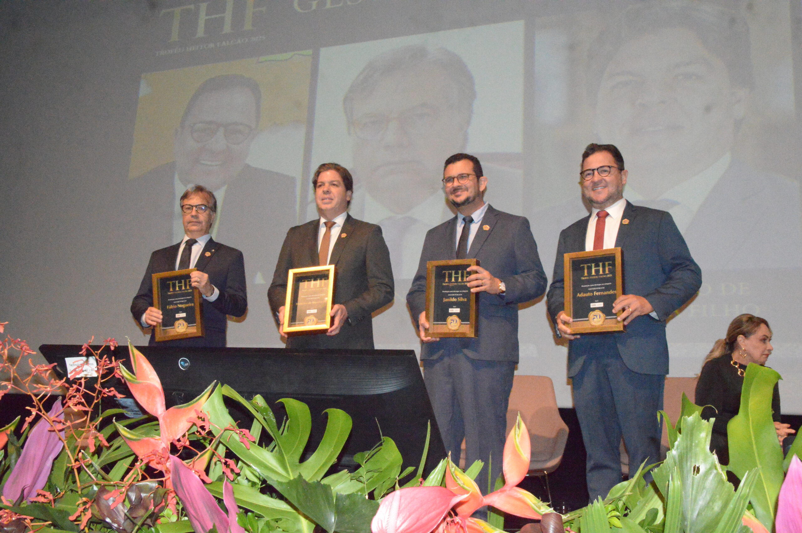 Presidente Fábio Nogueira recebe Prêmio Heitor Falcão na celebração dos 50 anos de jornalismo de Abelardo Jurema