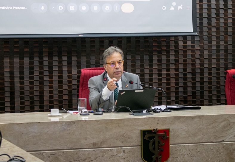  TCE-PB rejeita contas por excesso de contratações temporárias e presidente adverte prefeitos municipais