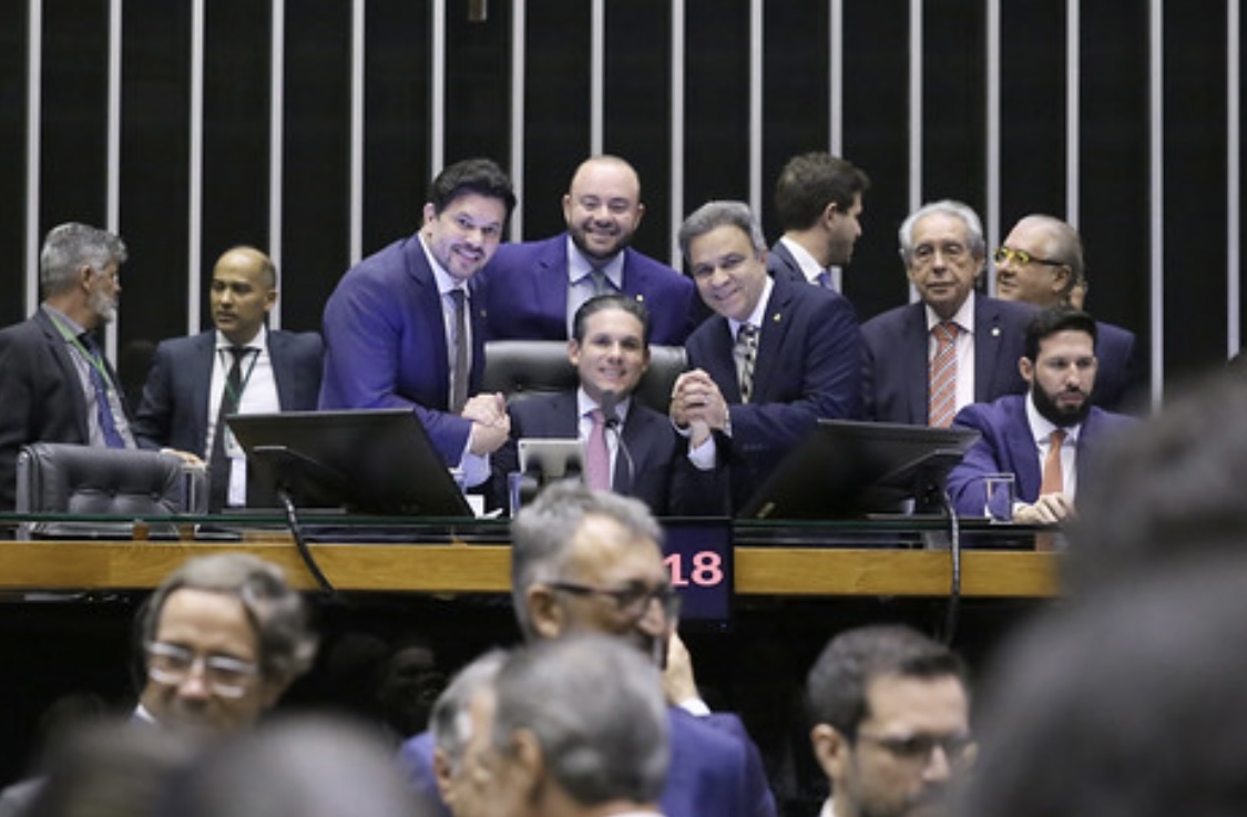 Dia Histórico para os Tribunais de Contas: PEC da Essencialidade é aprovada