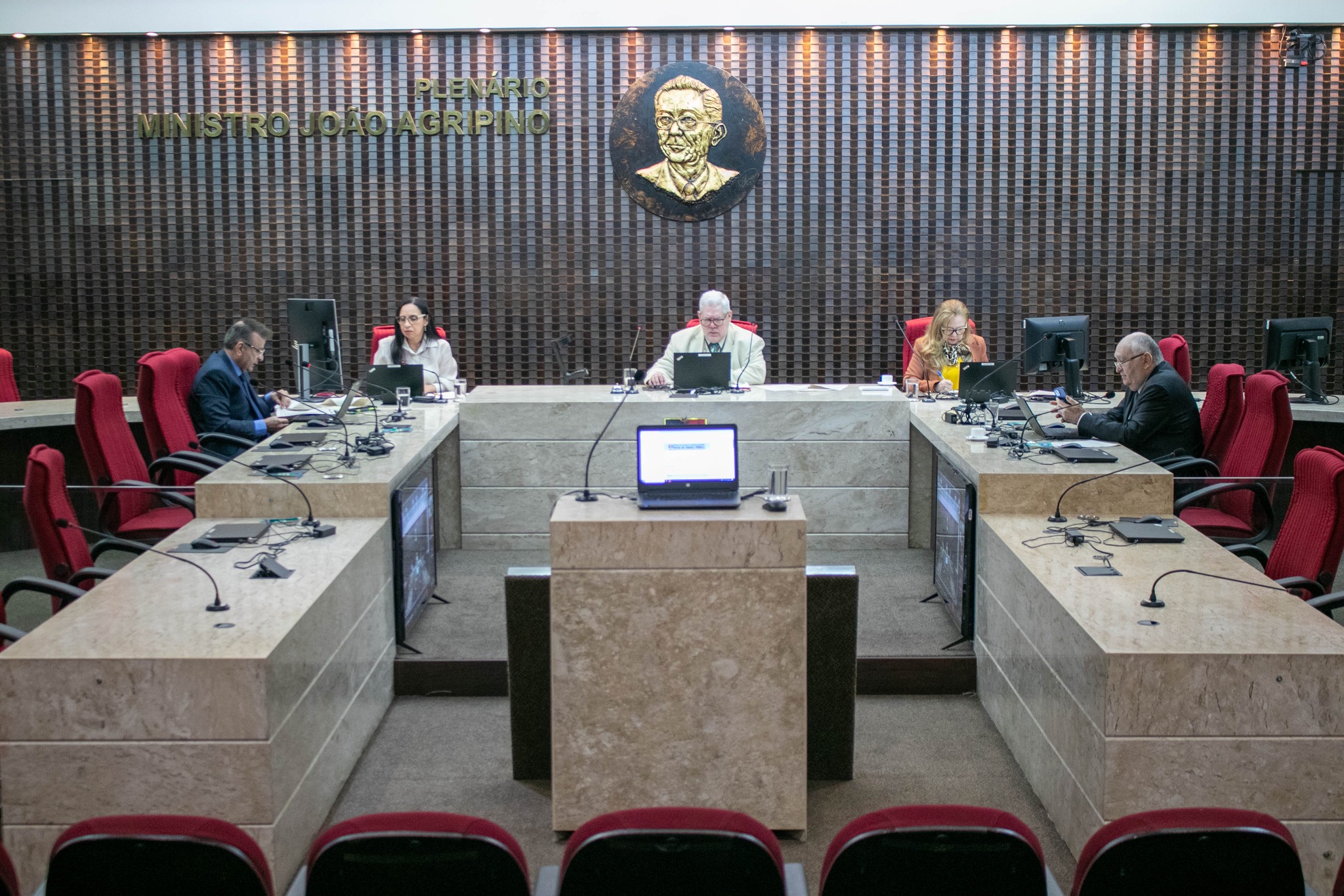 Câmara do TCE requer concurso para resolver contratação excessiva de servidores temporários