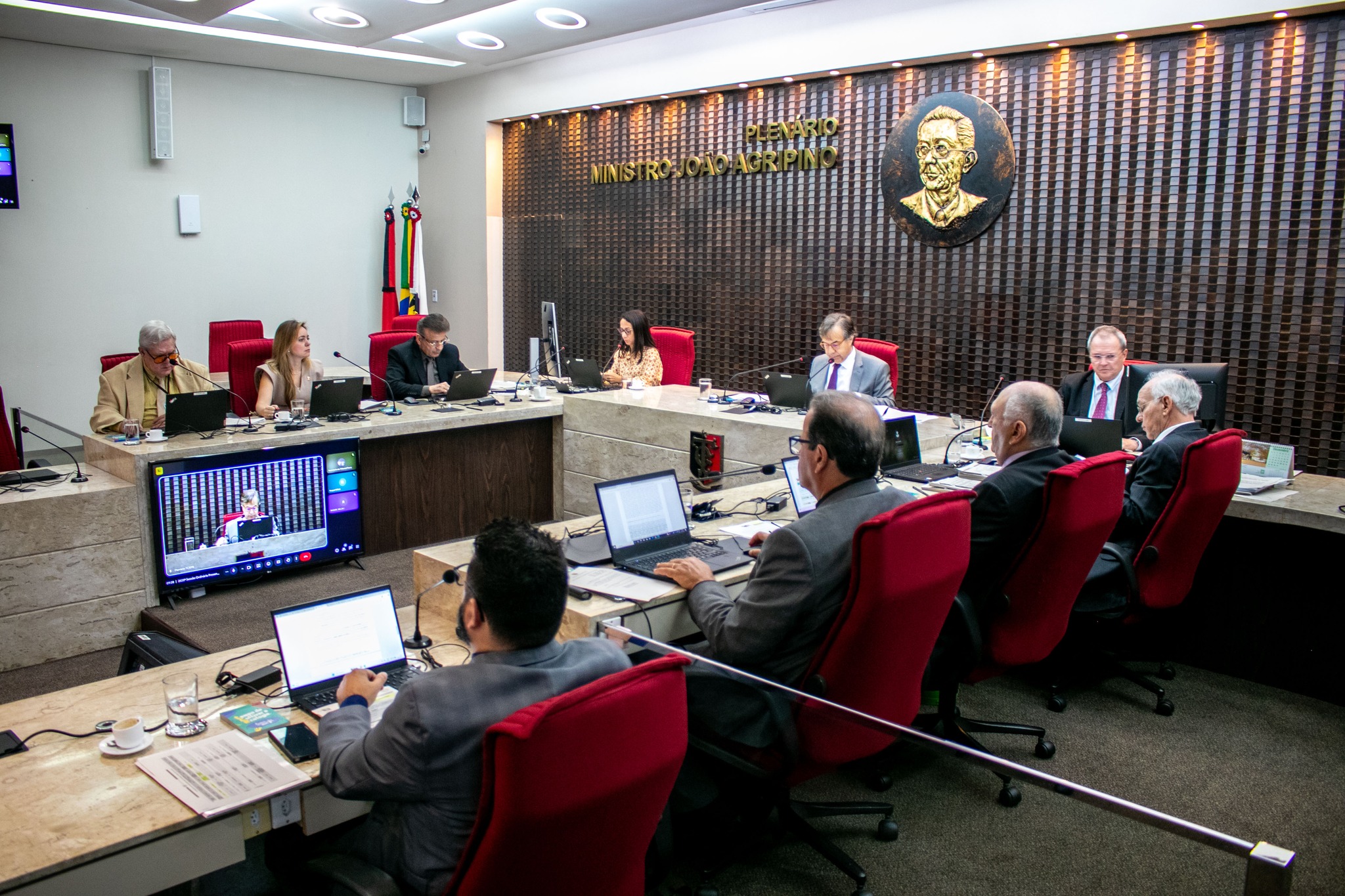 TCE responde consulta sobre subsídios de secretários municipais e reprova as contas de dois municípios