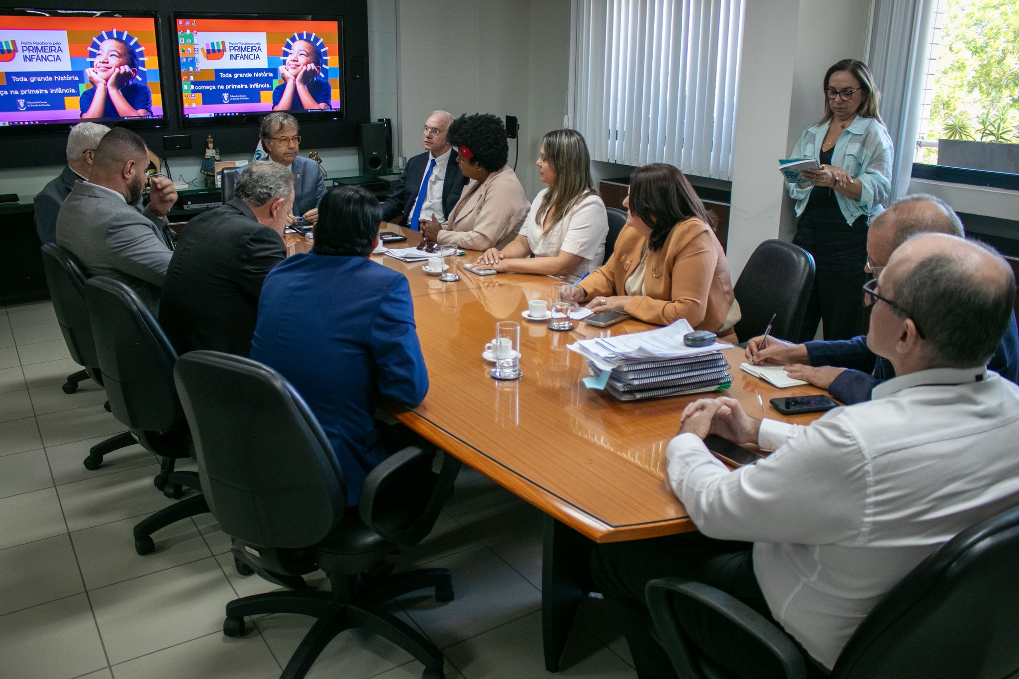 Presidente do TCE-PB recebe em audiência vereadores de Campina Grande