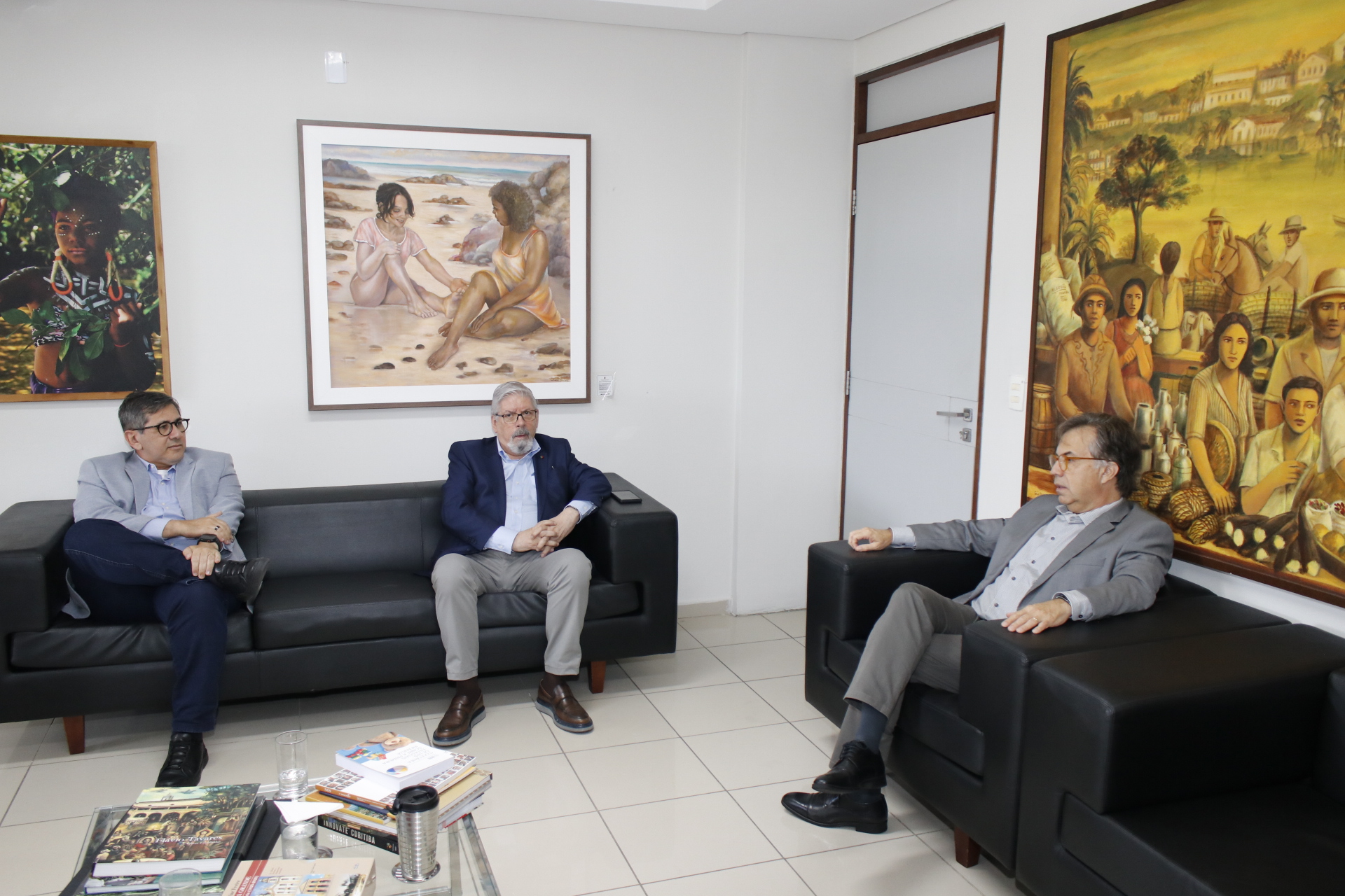 Presidente do TCE-PB recebe visita do diplomata da Embaixada de Portugal em Pernambuco