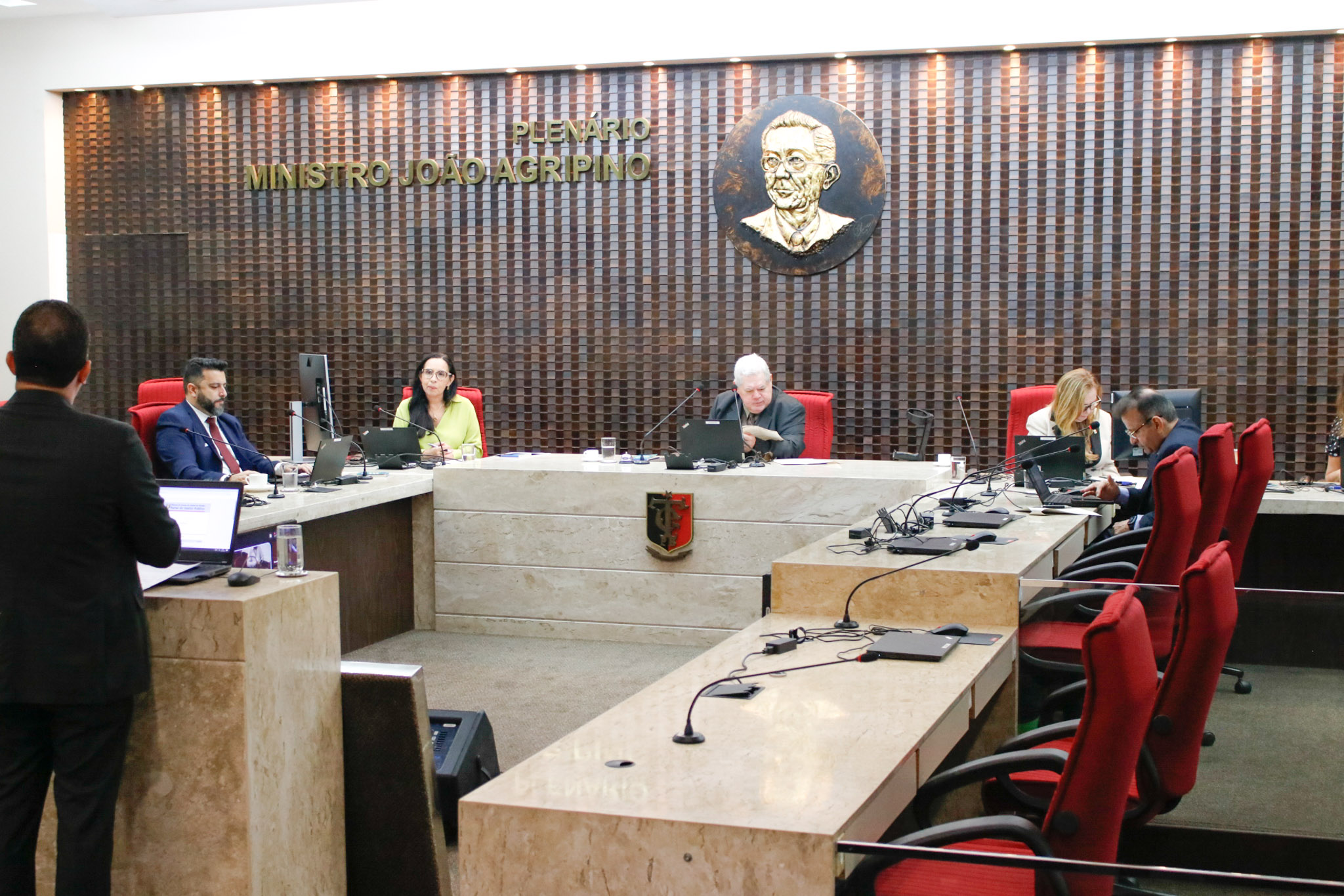 Câmara do TCE reprova  termos aditivos e impõe ao gestor do DER débito superior a R$ 2,5 milhões