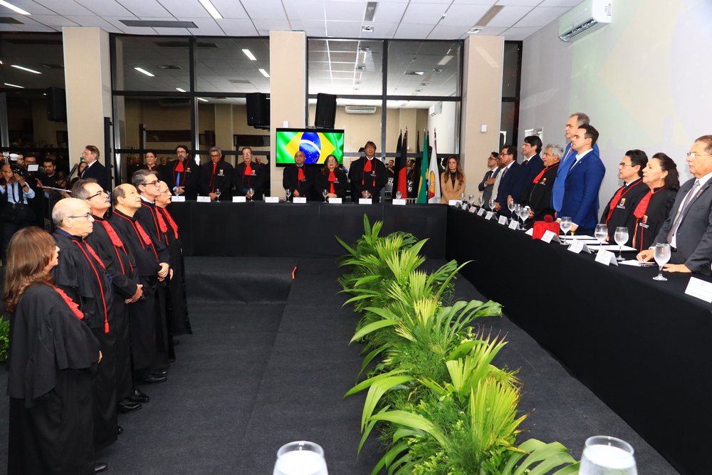 Conselheira Alanna Galdino representa o Tribunal de Contas na posse dos novos procuradores de Justiça