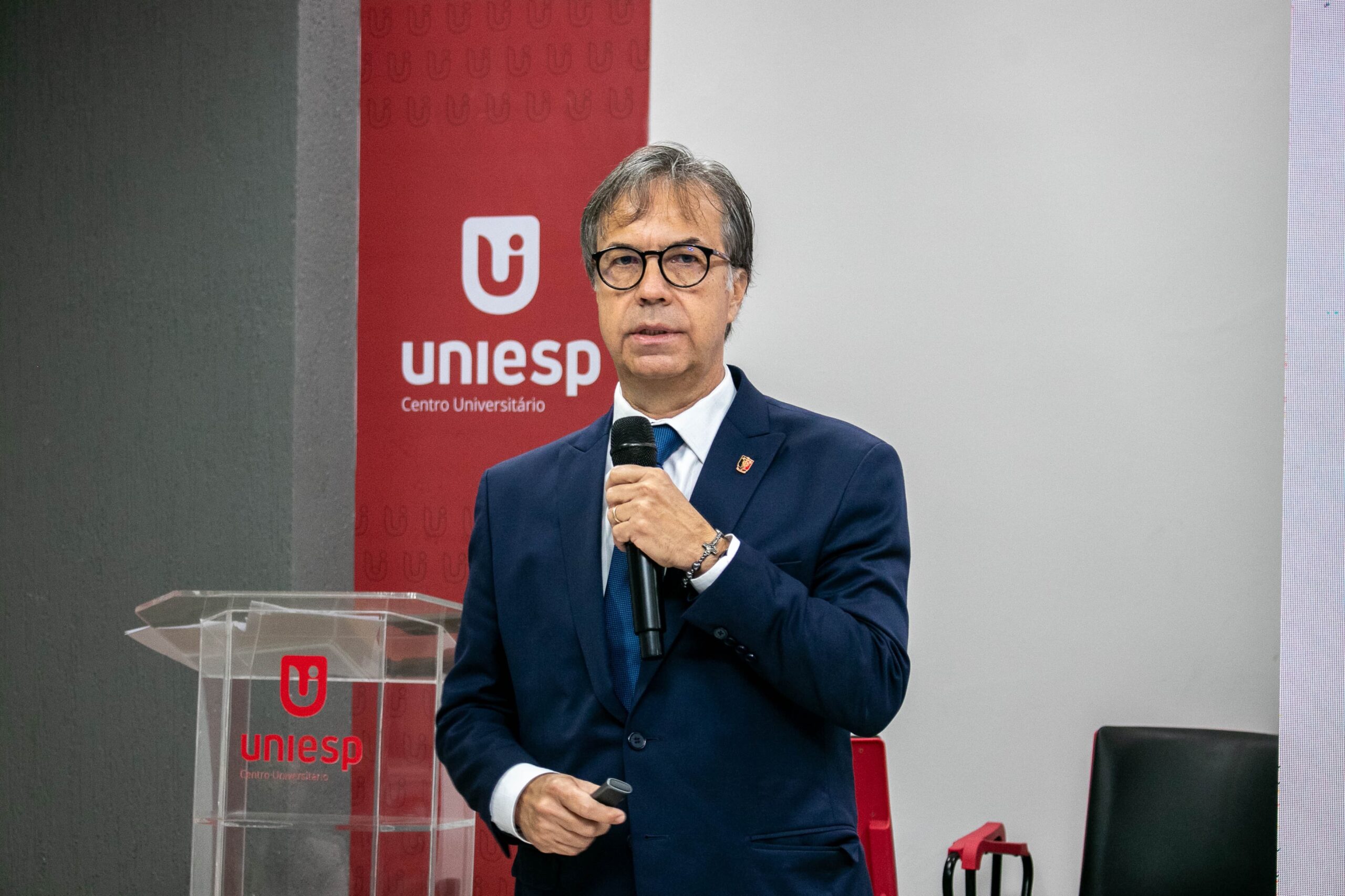 Presidente do TCE fala de emendas impositivas e do controle externo em conferência no Uniesp