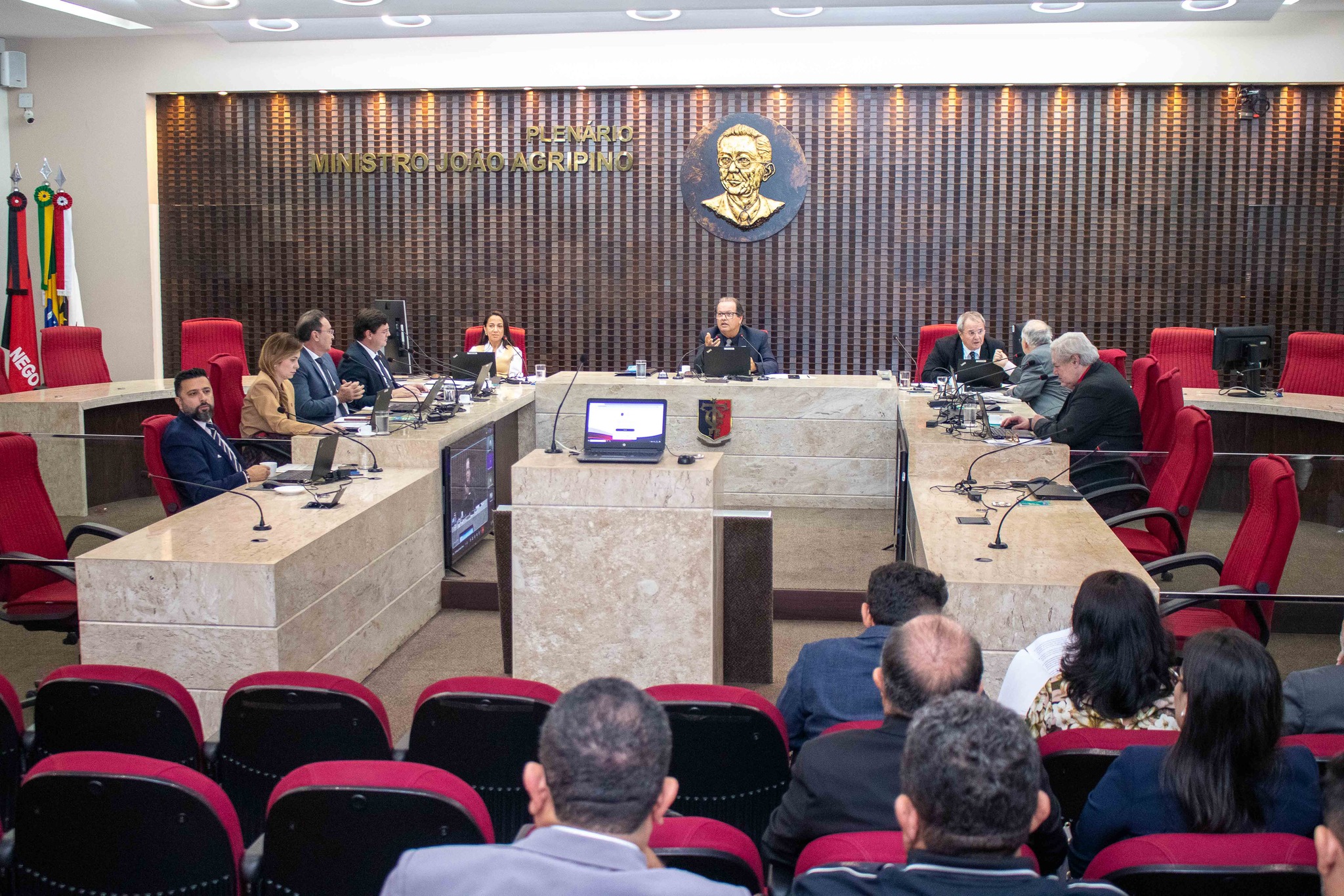 TCE aprova prestações de contas encaminhadas a seu exame por seis Prefeituras Municipais
