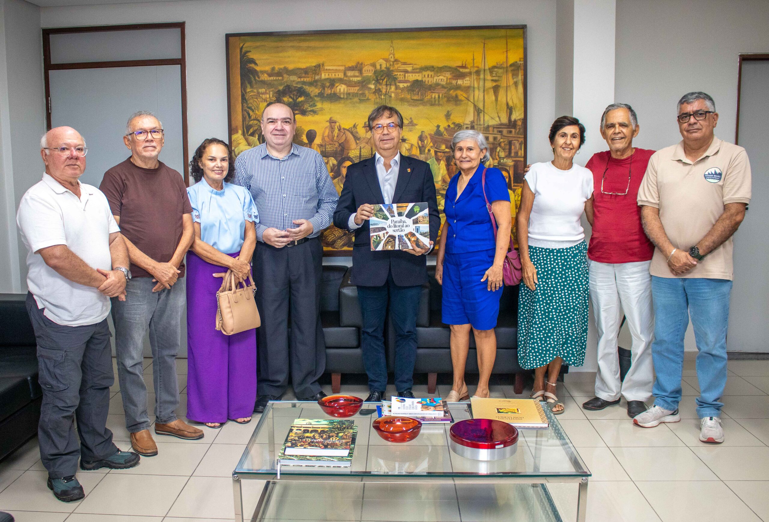 Grupo “Paraibando” apresenta ao TCE-PB álbum fotográfico inédito com registros dos 223 municípios da Paraíba