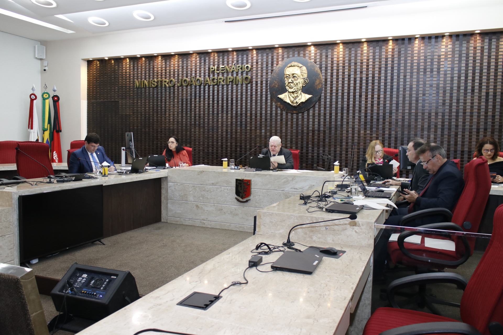 Câmara do TCE impõe a ex-prefeito débito superior a R$ 416 mil por  gastos excessivos com combustível