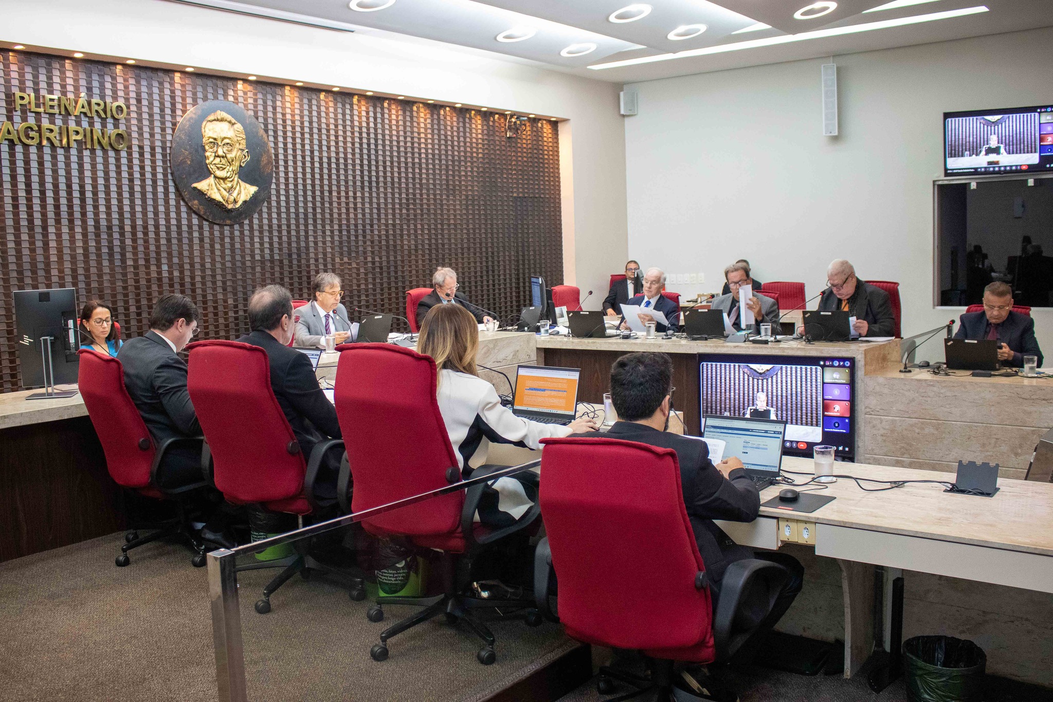 TCE-PB julga regulares as contas de nove prefeituras, responde consultas e acata recurso de ex-secretário