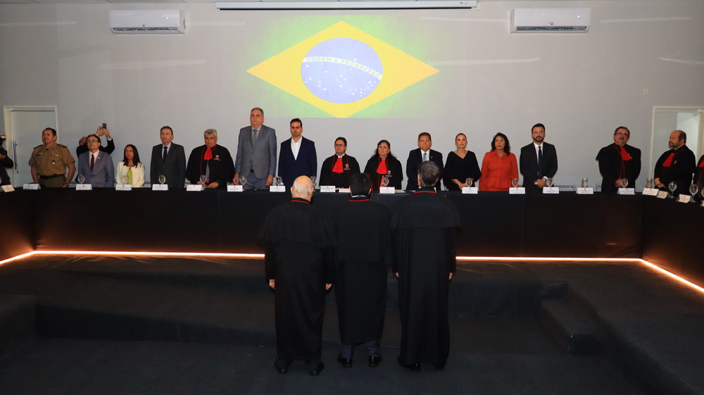 Conselheiro Deusdete Queiroga representa o TCE-PB na posse do novo corregedor-geral do Ministério Público da Paraíba