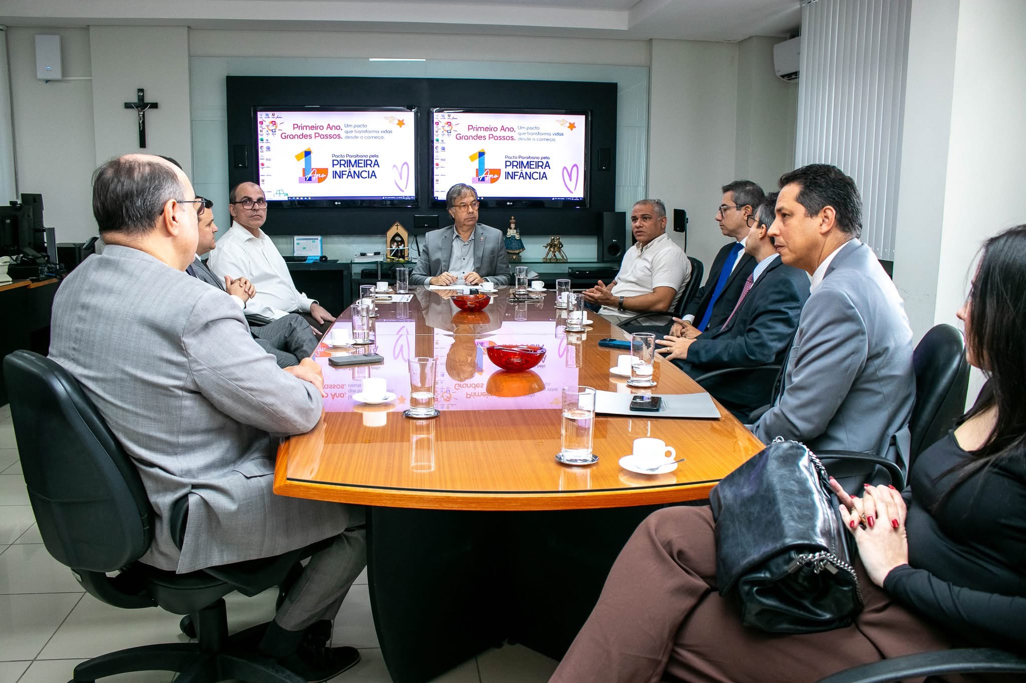 Presidente do TCE-PB recebe prefeito de Cabedelo para reunião de orientação técnica