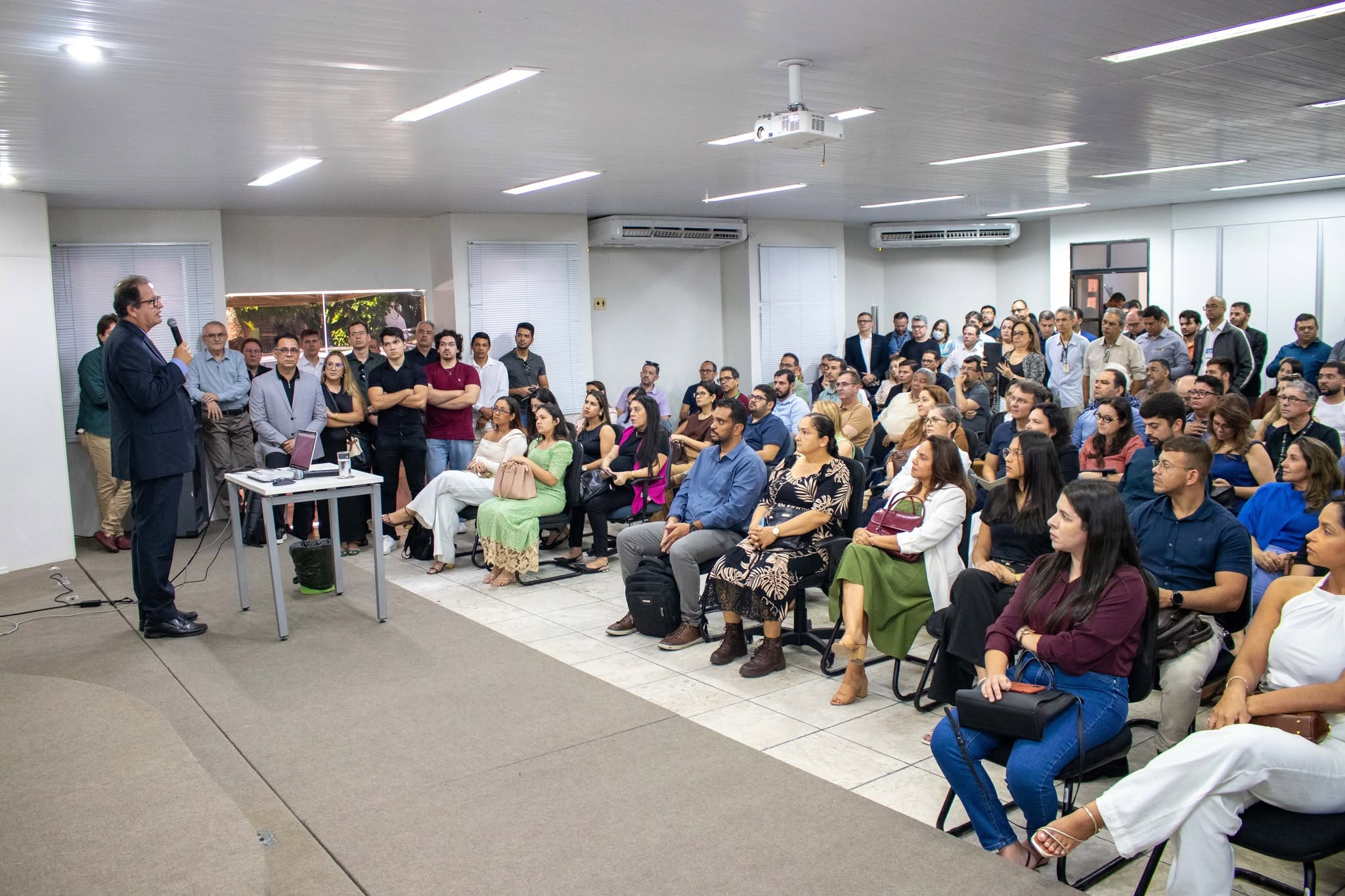 TCE-PB apresenta cronograma e inovações do SAGRES Captura 2.0 em reunião com contadores e profissionais de TI dos municípios