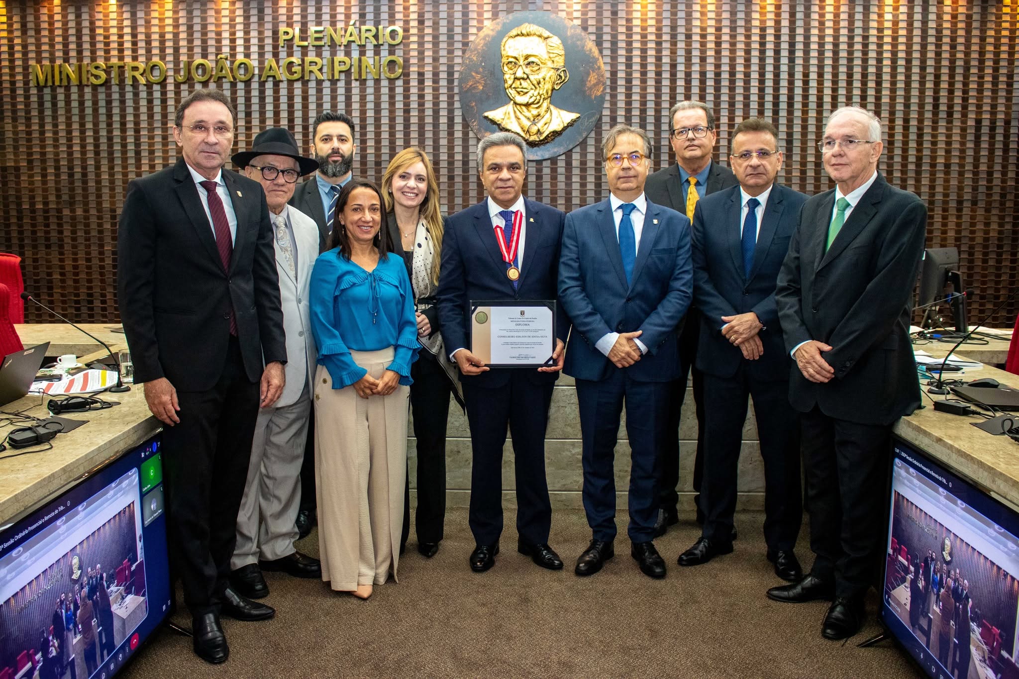 Presidente da Atricon recebe Medalha Cunha Pedrosa do TCE-PB e dedica honraria ao sistema de Tribunais de Contas do Brasil